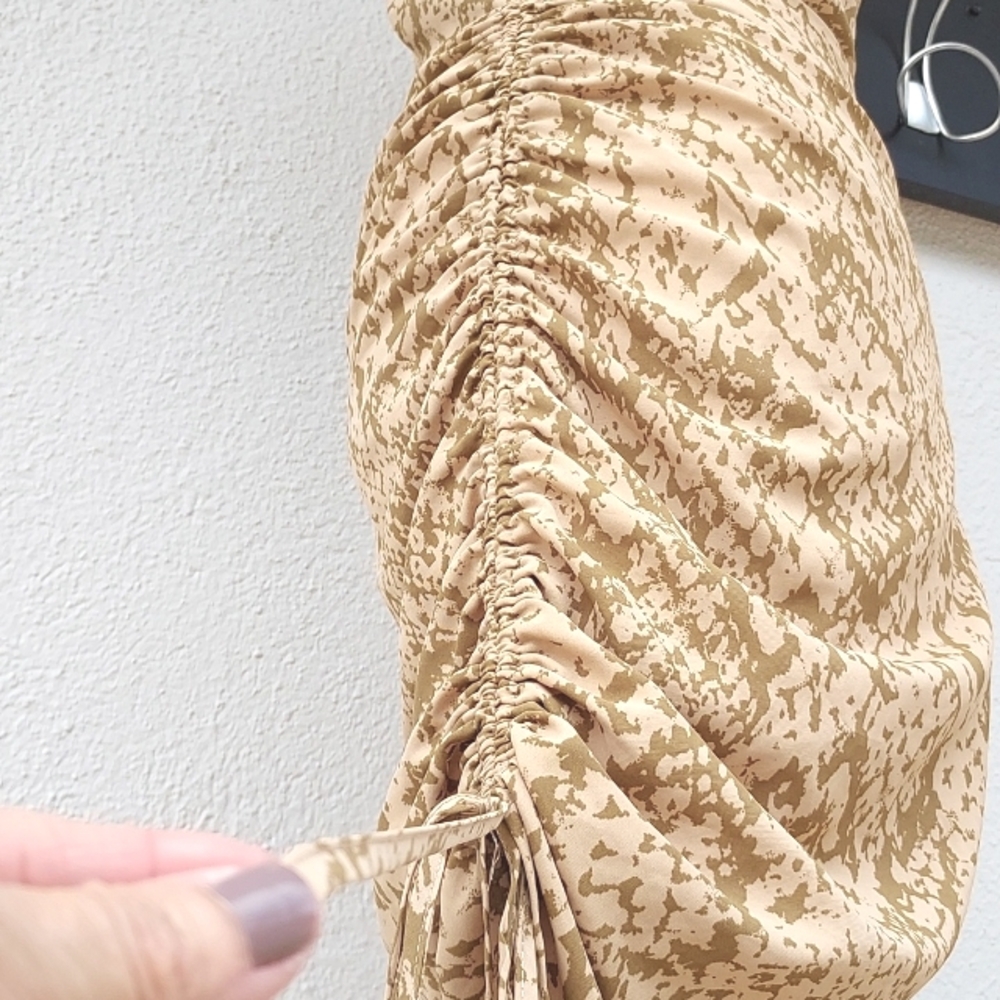 Cut-out Dress With Rouched Side - Picture 6 of 13